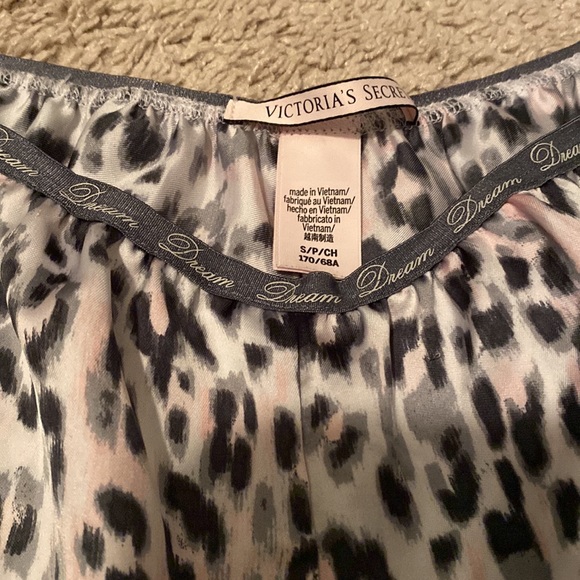 Small Victorias Secret sleep shorts - Picture 3 of 5